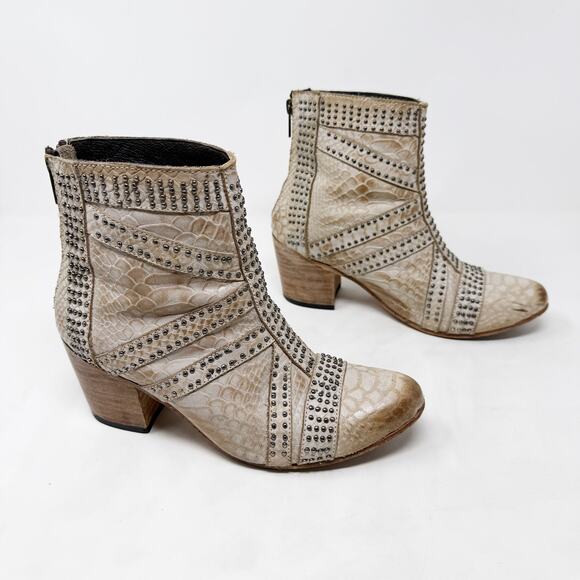 [Freebird by Steven] Natural Tan Nelle Studded Leather Embossed Ankle Boots Sz 7 - Picture 2 of 11